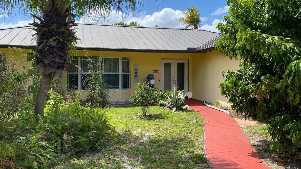 Photo of 5221 NE 19th Avenue, Fort Lauderdale, FL 33308 (MLS # B26014504)