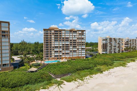 A home in Hutchinson Island