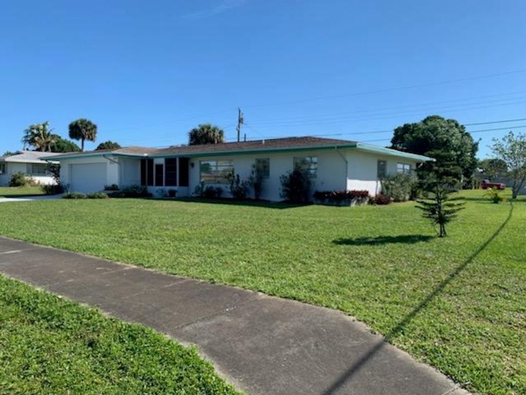 Photo of 215 Riomar Drive, Port Saint Lucie, FL 34952 (MLS # R10698604)