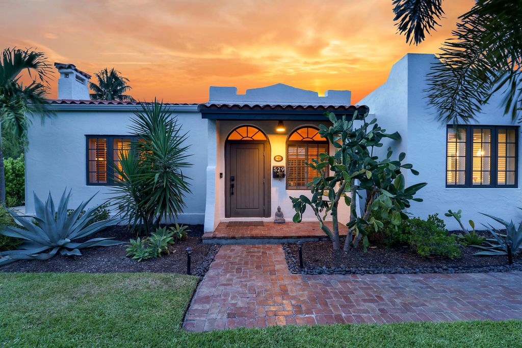 Photo of 529 Biscayne Drive, West Palm Beach, FL 33401 (MLS # R11114565)
