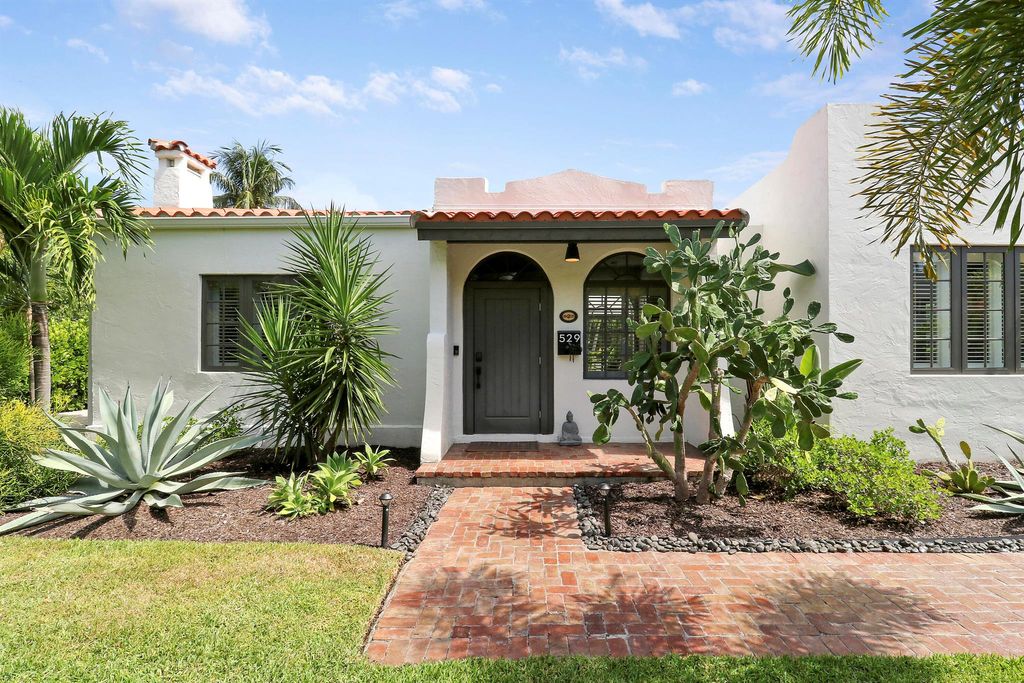 Photo of 529 Biscayne Drive, West Palm Beach, FL 33401 (MLS # R11114565)