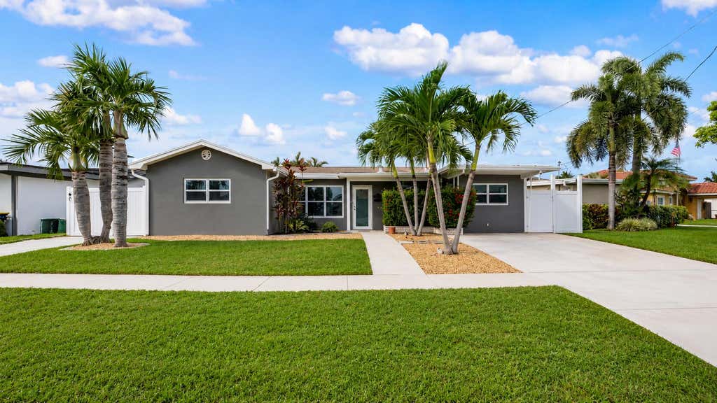 Photo of 935 Nautilus Isle, Dania Beach, FL 33004 (MLS # B26065915)