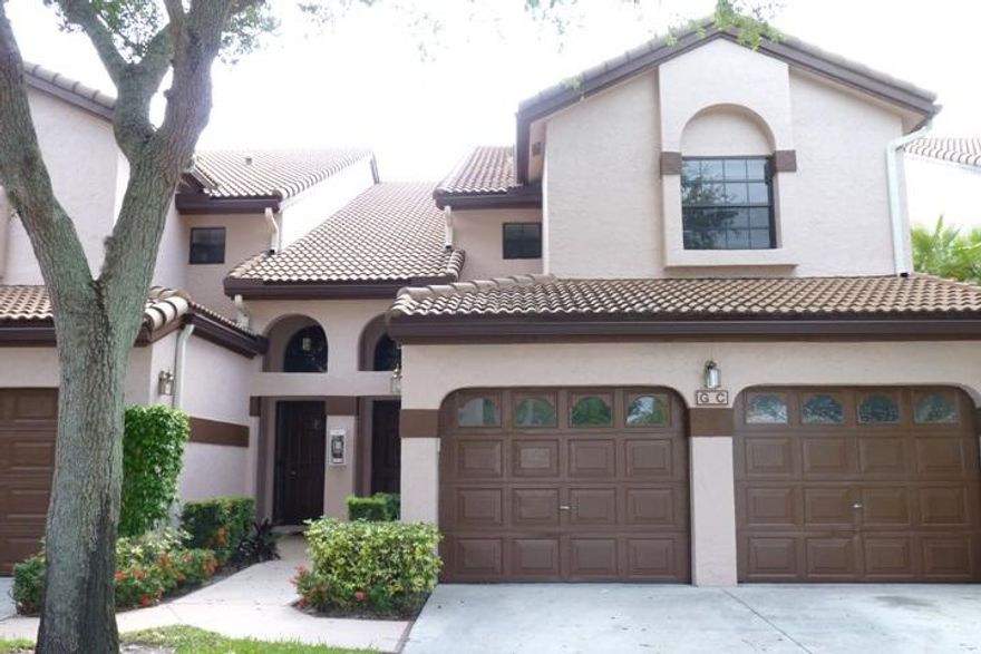 ALL AGES WELCOMED. THIS A CONDO UNIT BUT FEELS LIKE A SINGLE FAMILY HOME WITH AN ATTACHED GARAGE. NO NEIGHBORS BEHIND AND HAS A GREEN VIEW FROM THE SCREENED PATIO. GROUND FLOOR ENTRY TO A FOYER WITH SOARING CEILINGS THEN A STAIR CASE TO THE LIVING AREAS. VAULTED CEILING IN THE LIVING ROOM AND DINING AREAS. KITCHEN HAS PLENTY OF CABINETRY AND ALSO A BREAKFAST AREA. MASTER SUITE WITH PRIVATE BATH HAS DUAL SINKS, ROMAN TUB AND SEPARATE SHOWER. BEDROOM 3 HAS BUILT INS FOR A GREAT DEN AREA. 24 HOUR MANED GATES AND FEATURE LUXURY CLUBHOUSE WITH ALL THE AMENITIES LIKE POOL, BILLARDS, FITNESS, TENNIS AND OTHER SPORTS. EASY SHOWINGS ANYTIME!