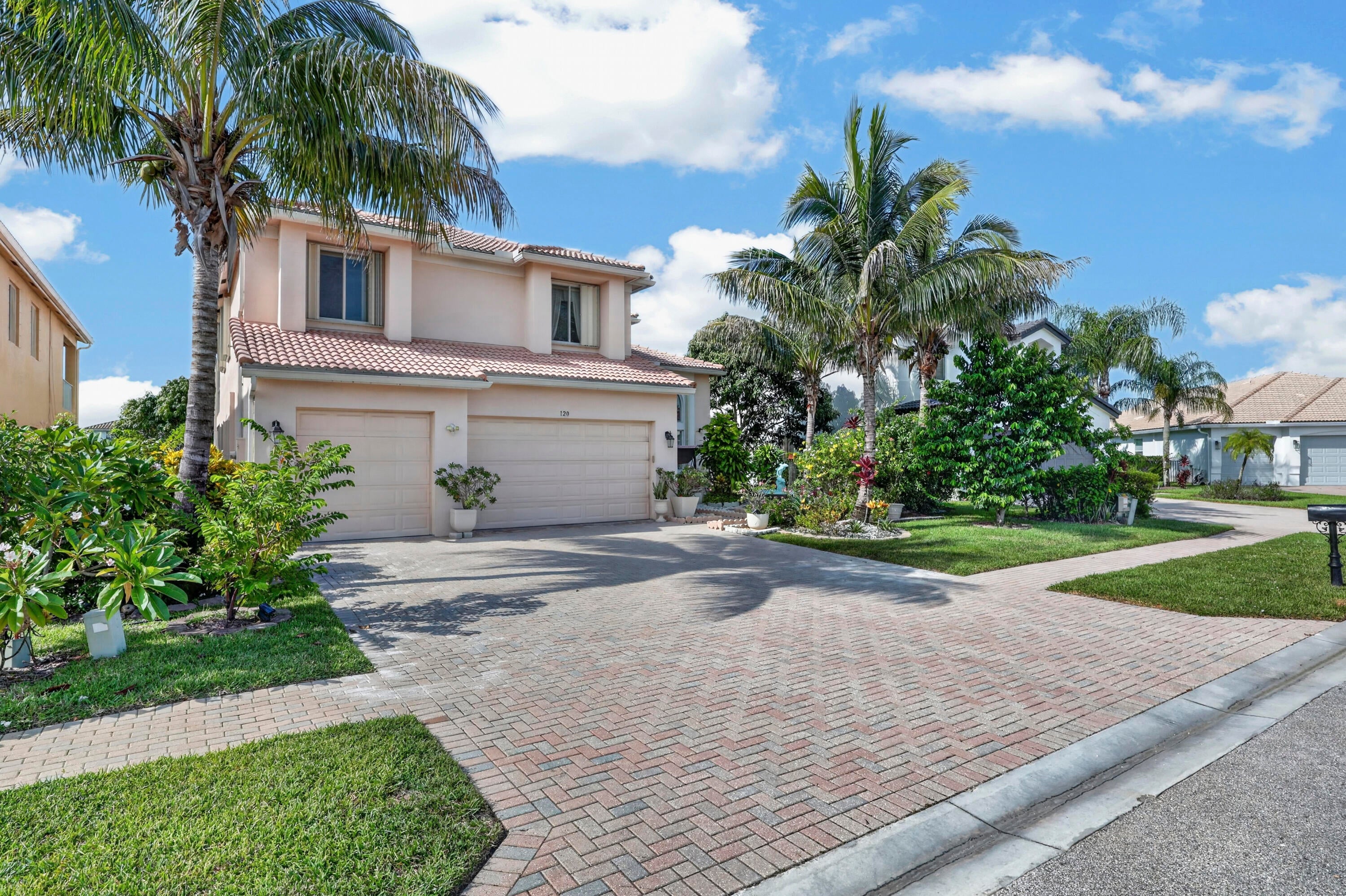 120 ISOLA Circle