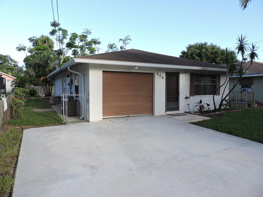 Photo of 508 Pinegrove Avenue, Jupiter, FL 33458 (MLS # R11107873)