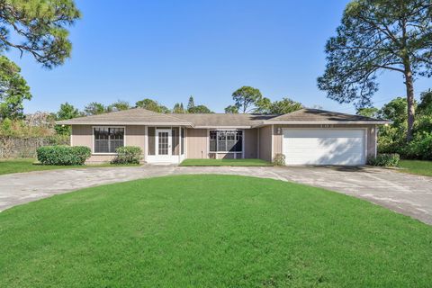 Property photo of 102 Se Crosspoint Drive, Port St Lucie, FL 34983