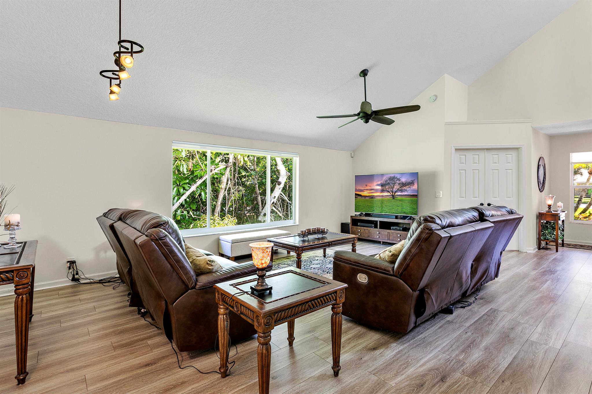 JUPITER WOODS - Residential