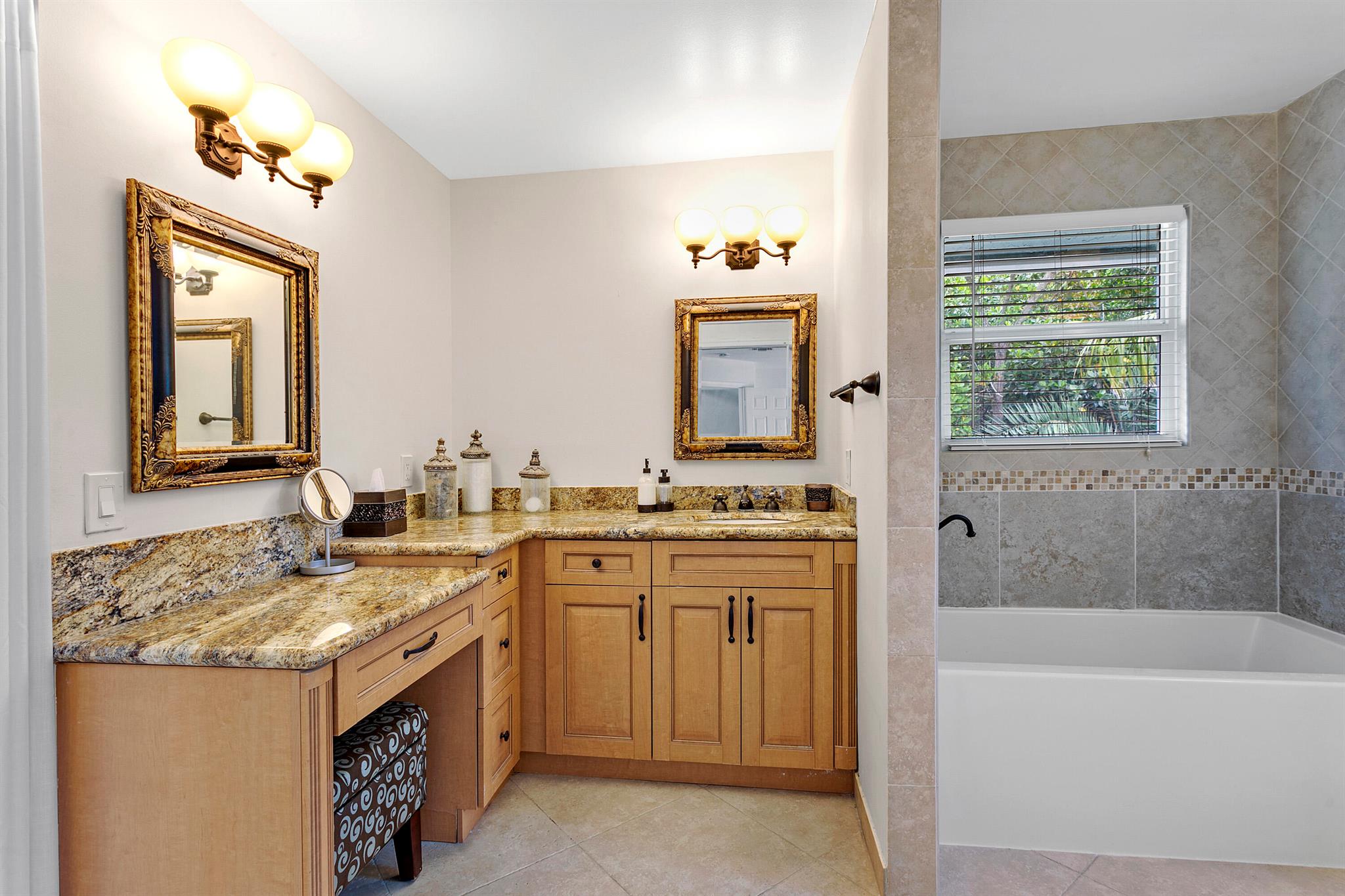 JUPITER WOODS - Residential