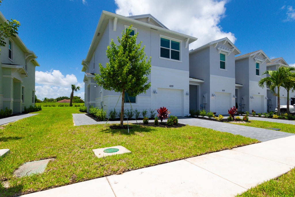 Photo of 630 SE Lake Falls Street, Port Saint Lucie, FL 34984 (MLS # R11002094)