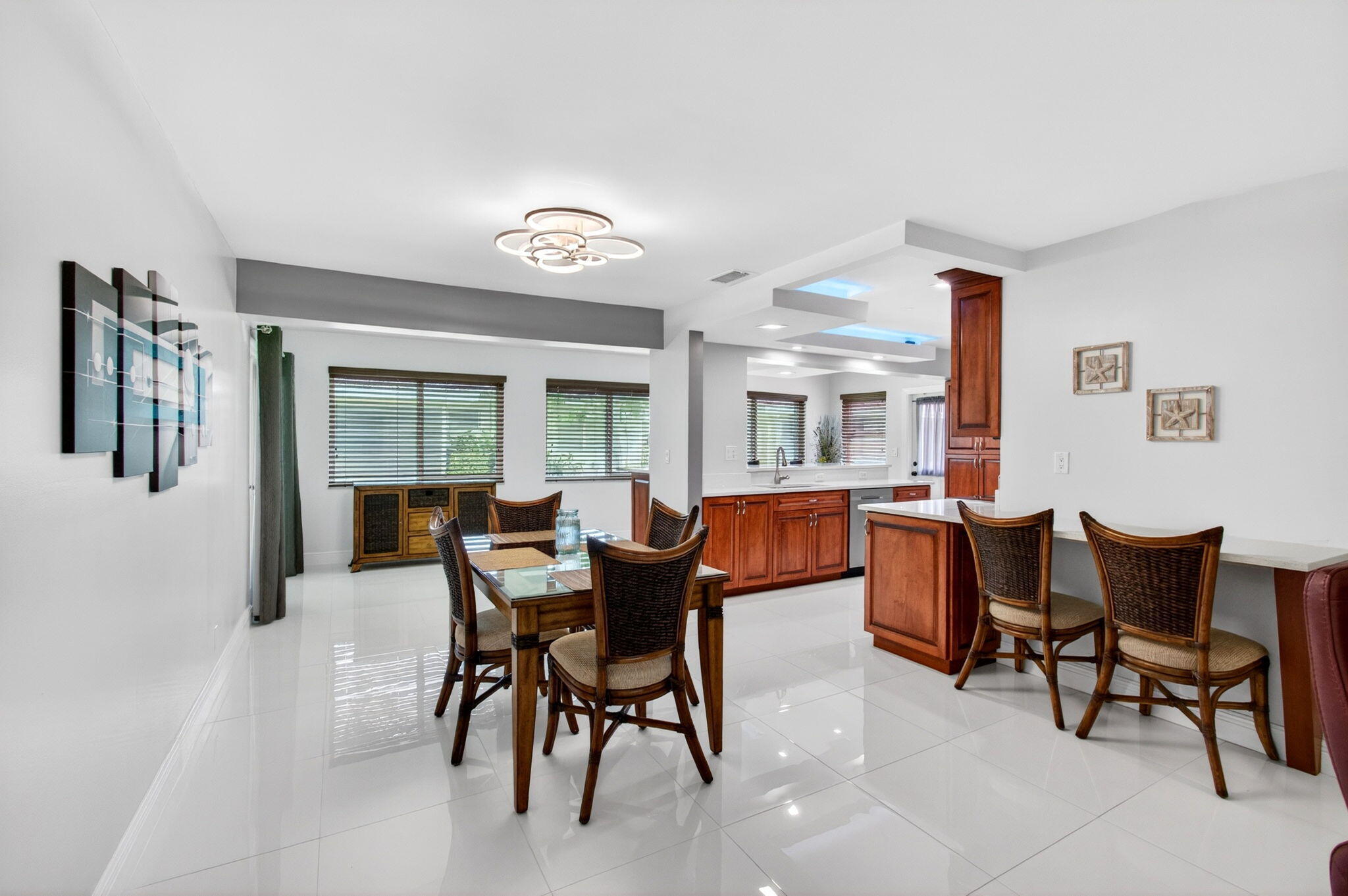 CRYSTAL LAKE VILLAS - Residential