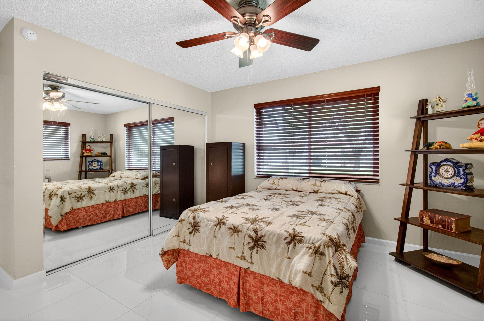 CRYSTAL LAKE VILLAS - Residential