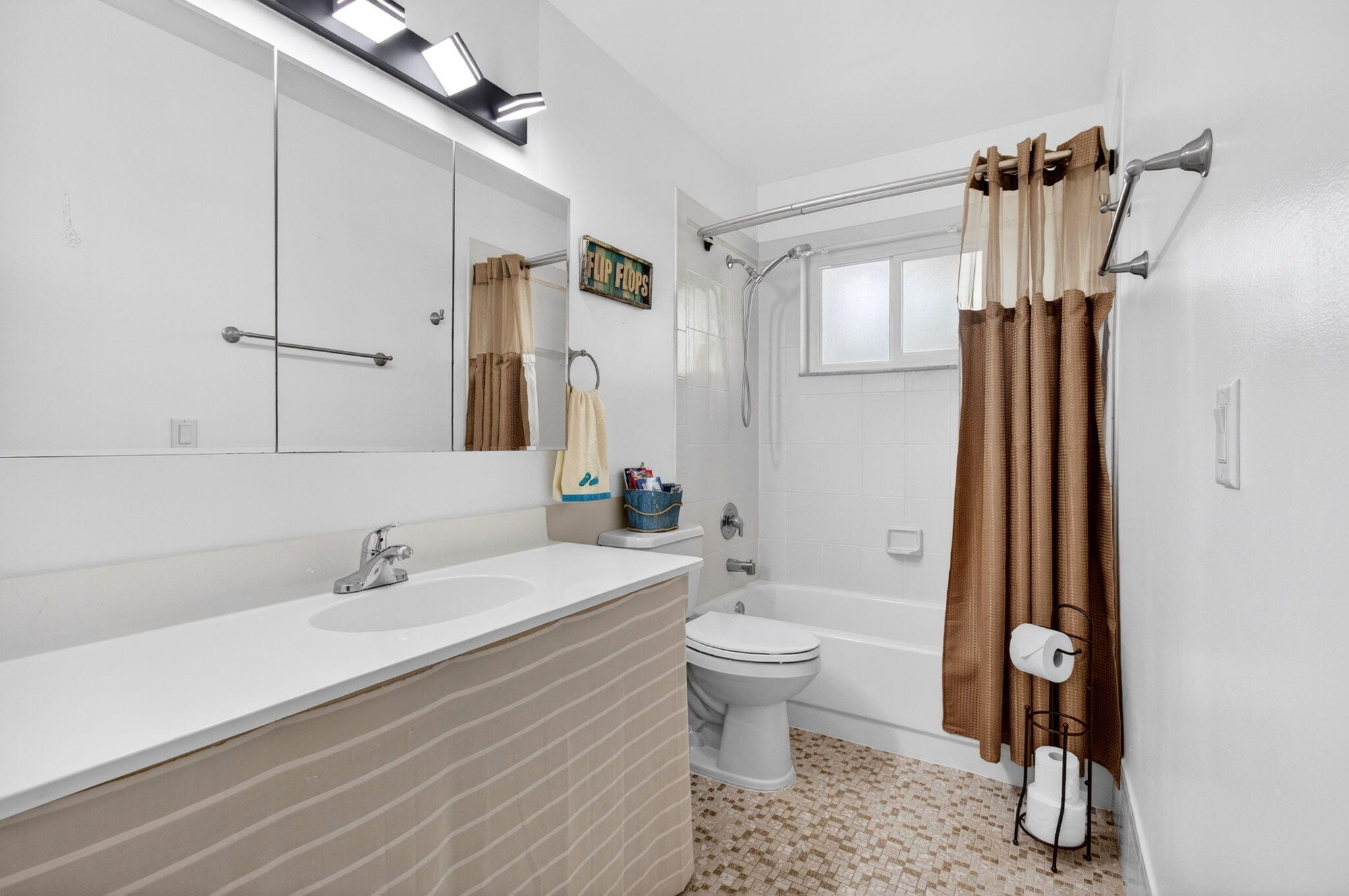 CRYSTAL LAKE VILLAS - Residential