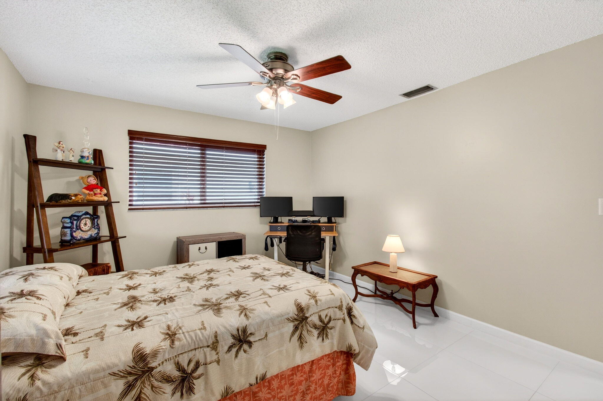 CRYSTAL LAKE VILLAS - Residential