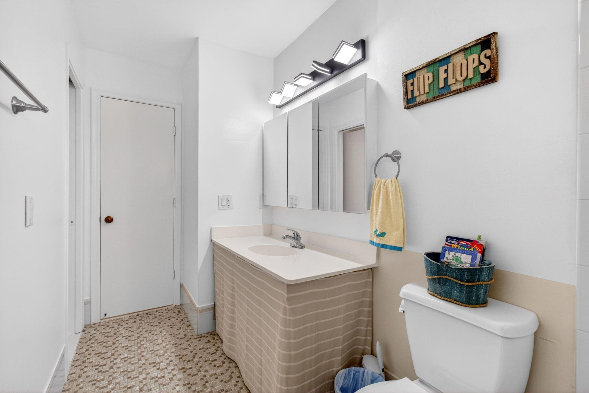 CRYSTAL LAKE VILLAS - Residential