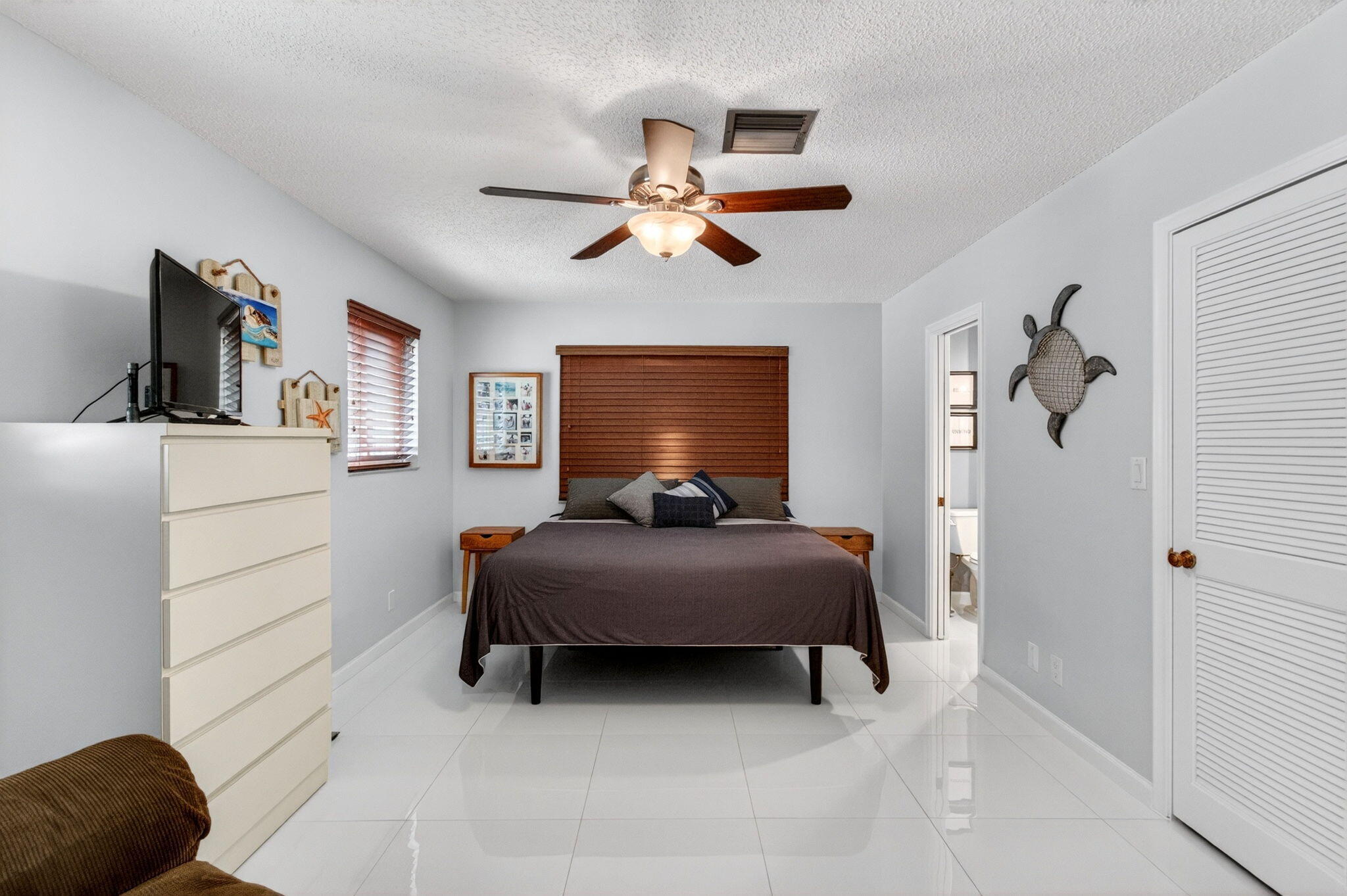 CRYSTAL LAKE VILLAS - Residential