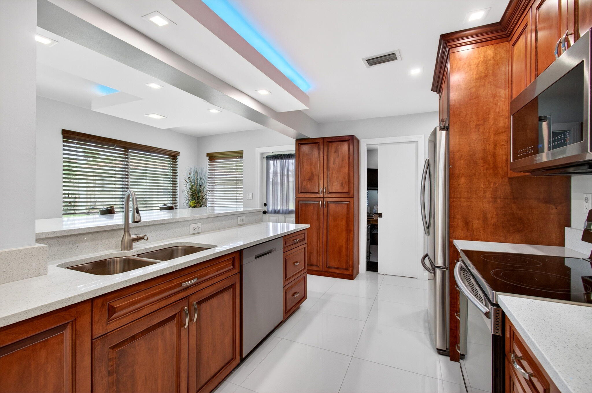 CRYSTAL LAKE VILLAS - Residential