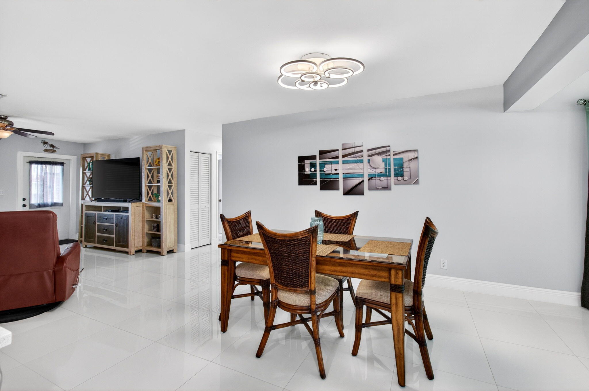 CRYSTAL LAKE VILLAS - Residential