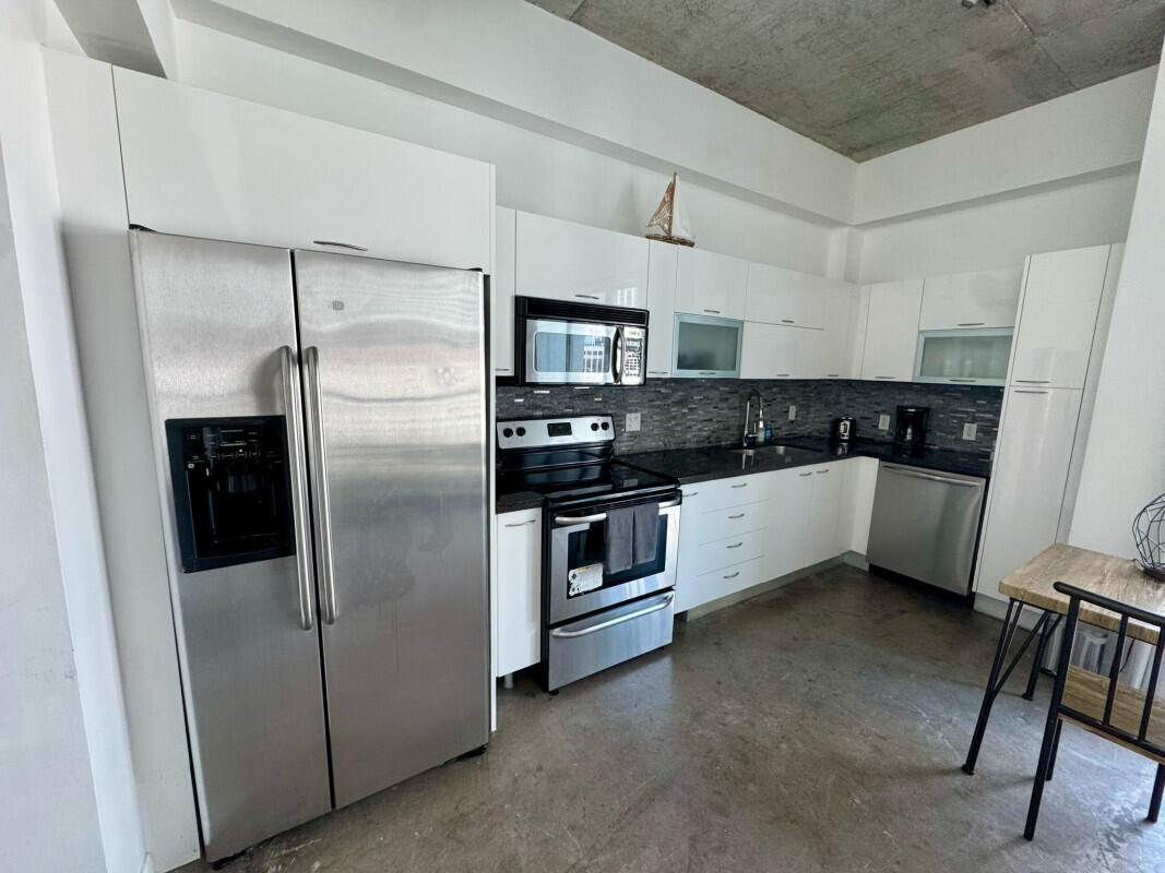 133 NE 2nd Avenue 810