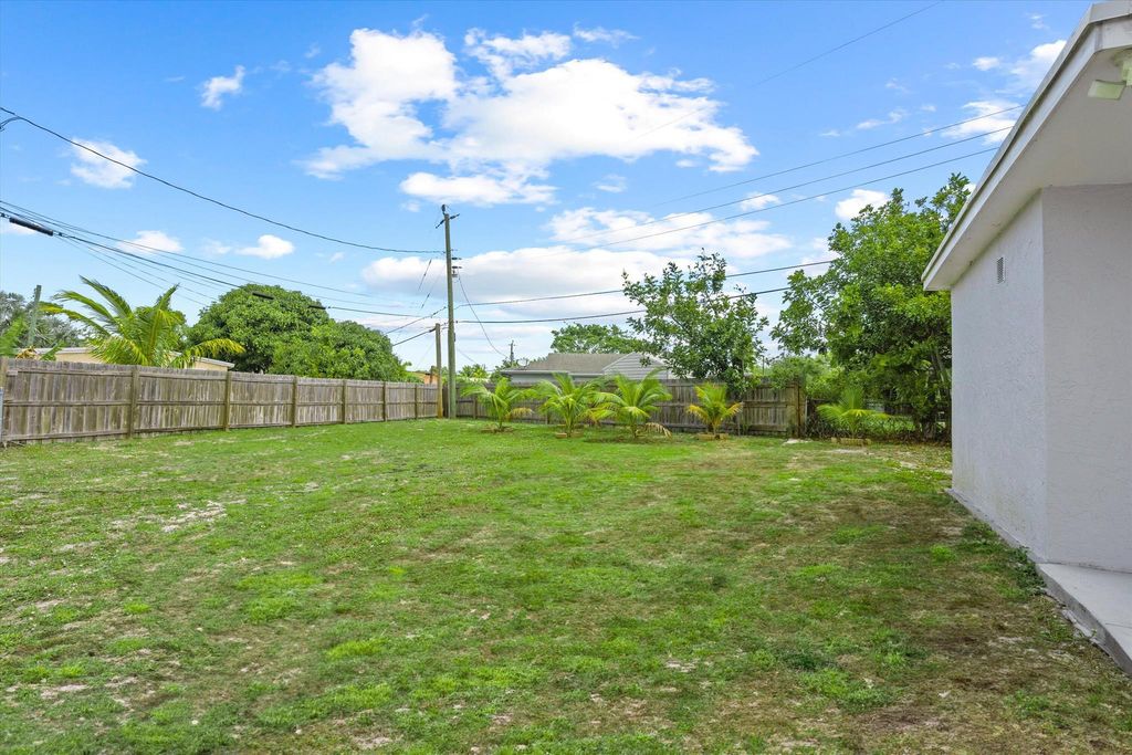 Photo of 326 Glen Arbor Terrace, Boynton Beach, FL 33426 (MLS # R11076394)