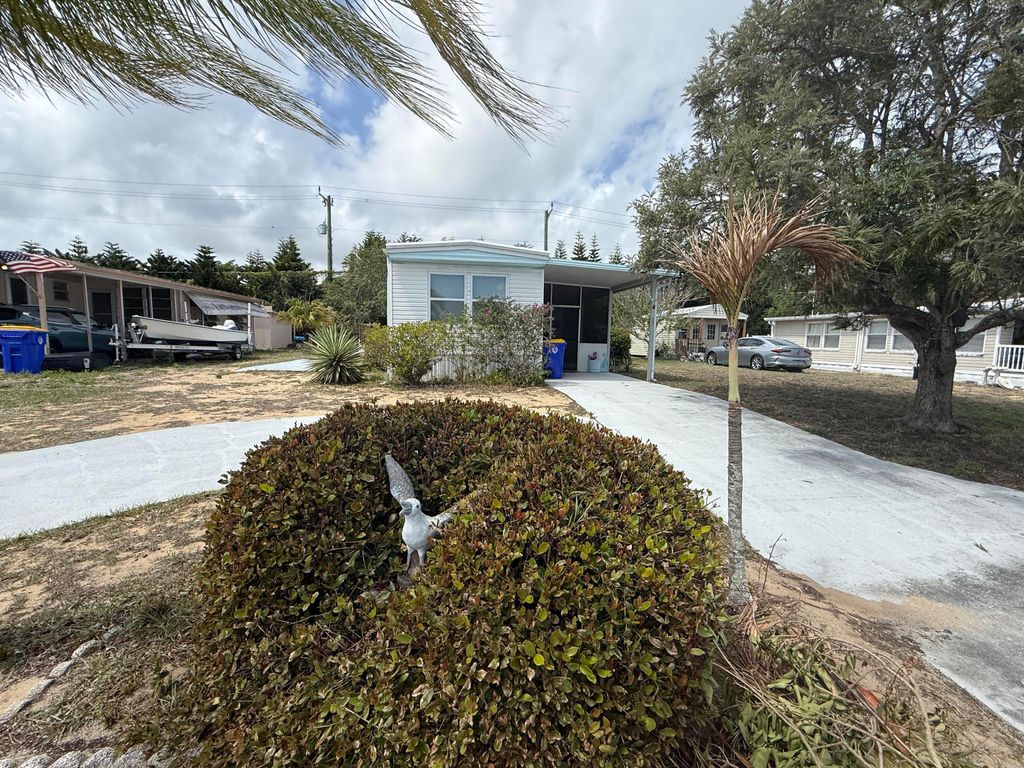 Photo of 8008 SE Swan Avenue, Hobe Sound, FL 33455 (MLS # B26011093)