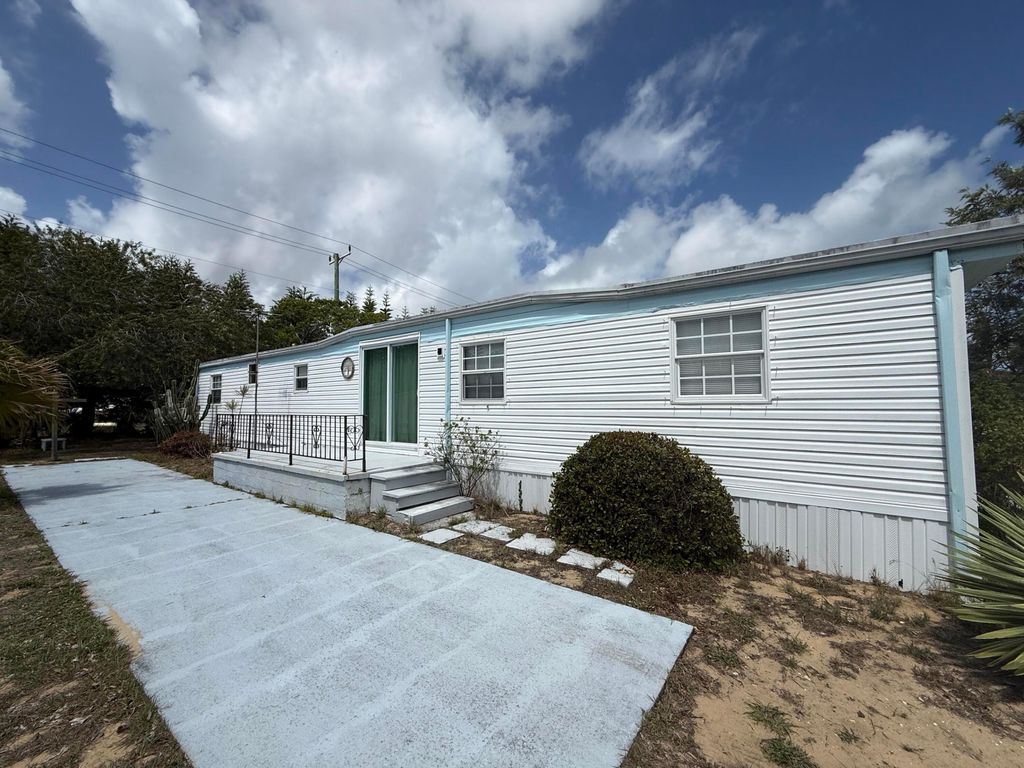 Photo of 8008 SE Swan Avenue, Hobe Sound, FL 33455 (MLS # B26011093)