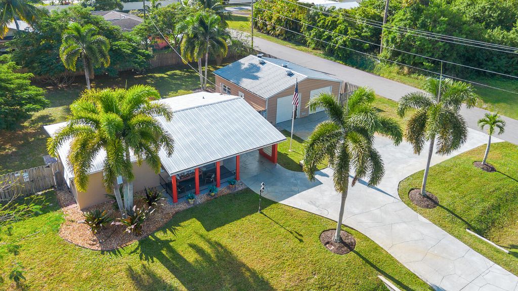 Photo of 3194 SE Jefferson Street, Stuart, FL 34997 (MLS # R11144929)