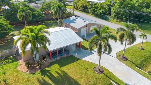 Photo of 3194 SE Jefferson Street, Stuart, FL 34997 (MLS # R11144929)