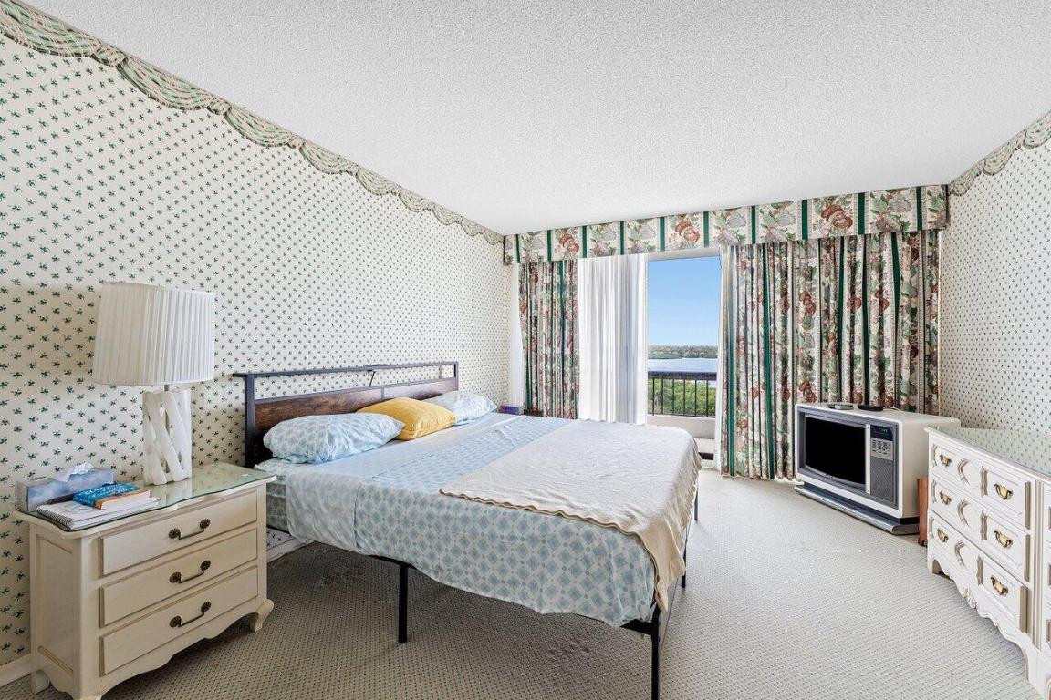 BEACH POINT CONDO - Residential