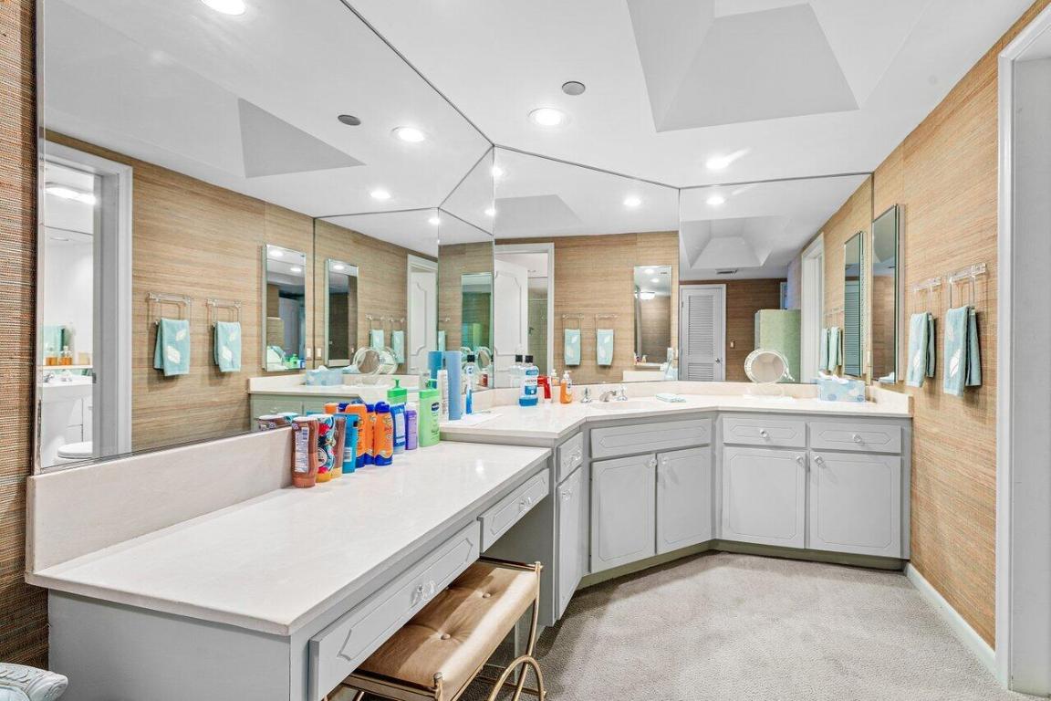 BEACH POINT CONDO - Residential