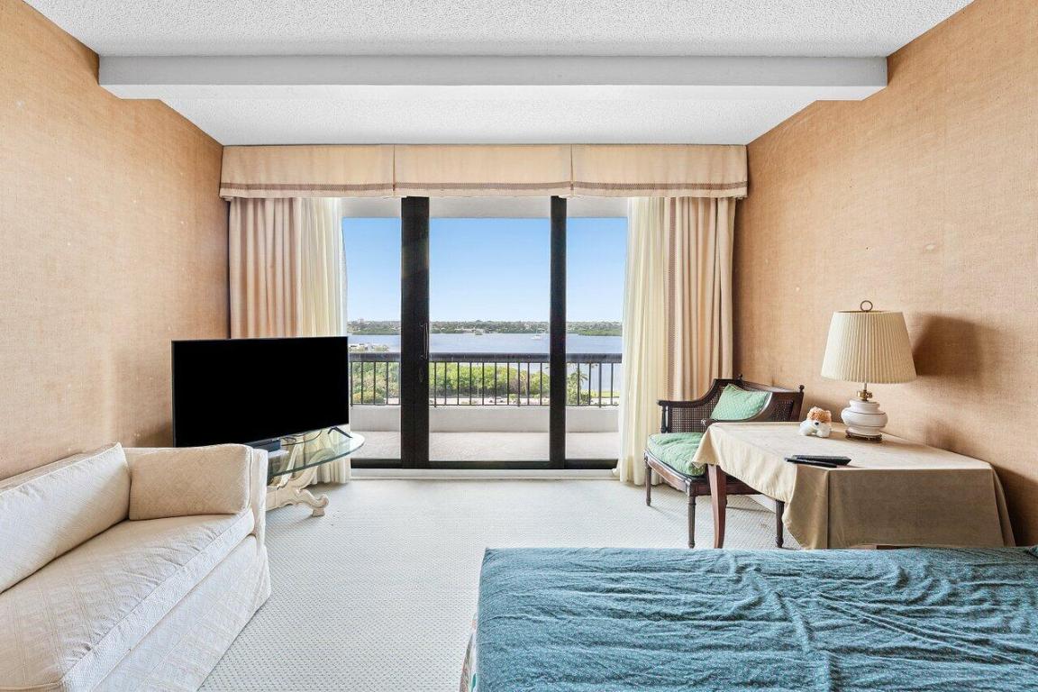 BEACH POINT CONDO - Residential