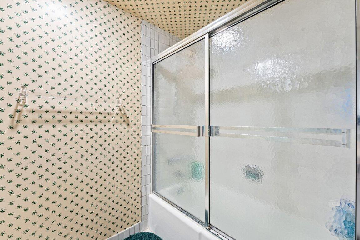 BEACH POINT CONDO - Residential