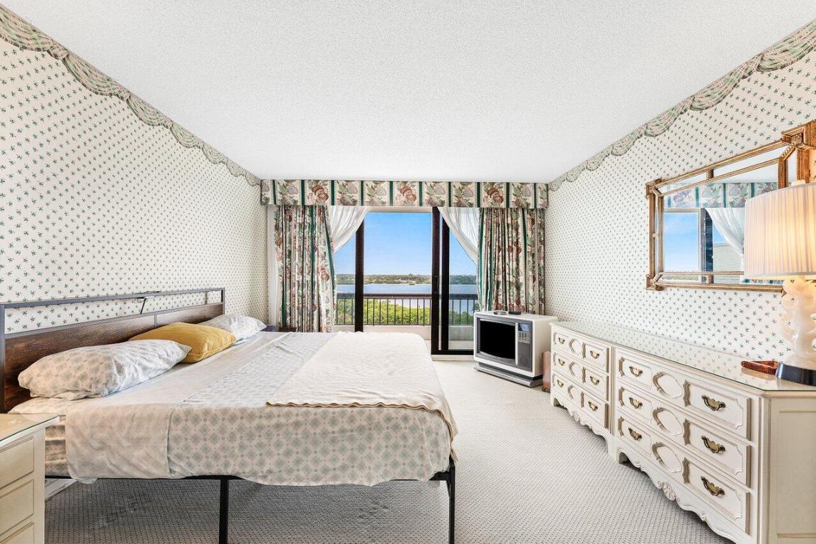 BEACH POINT CONDO - Residential