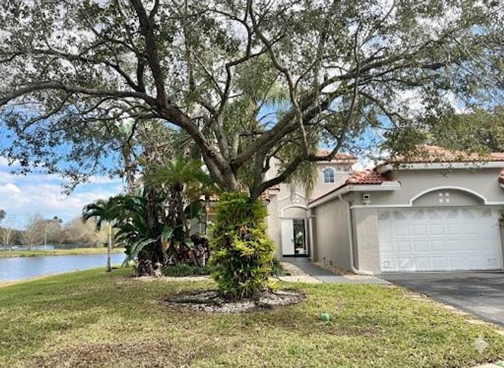 Photo of 1372 Bayview Circle, Weston, FL 33326 (MLS # F10550136)