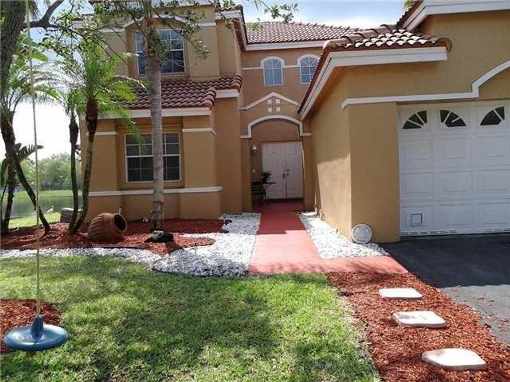 Photo of 1372 Bayview Circle, Weston, FL 33326 (MLS # F10550136)