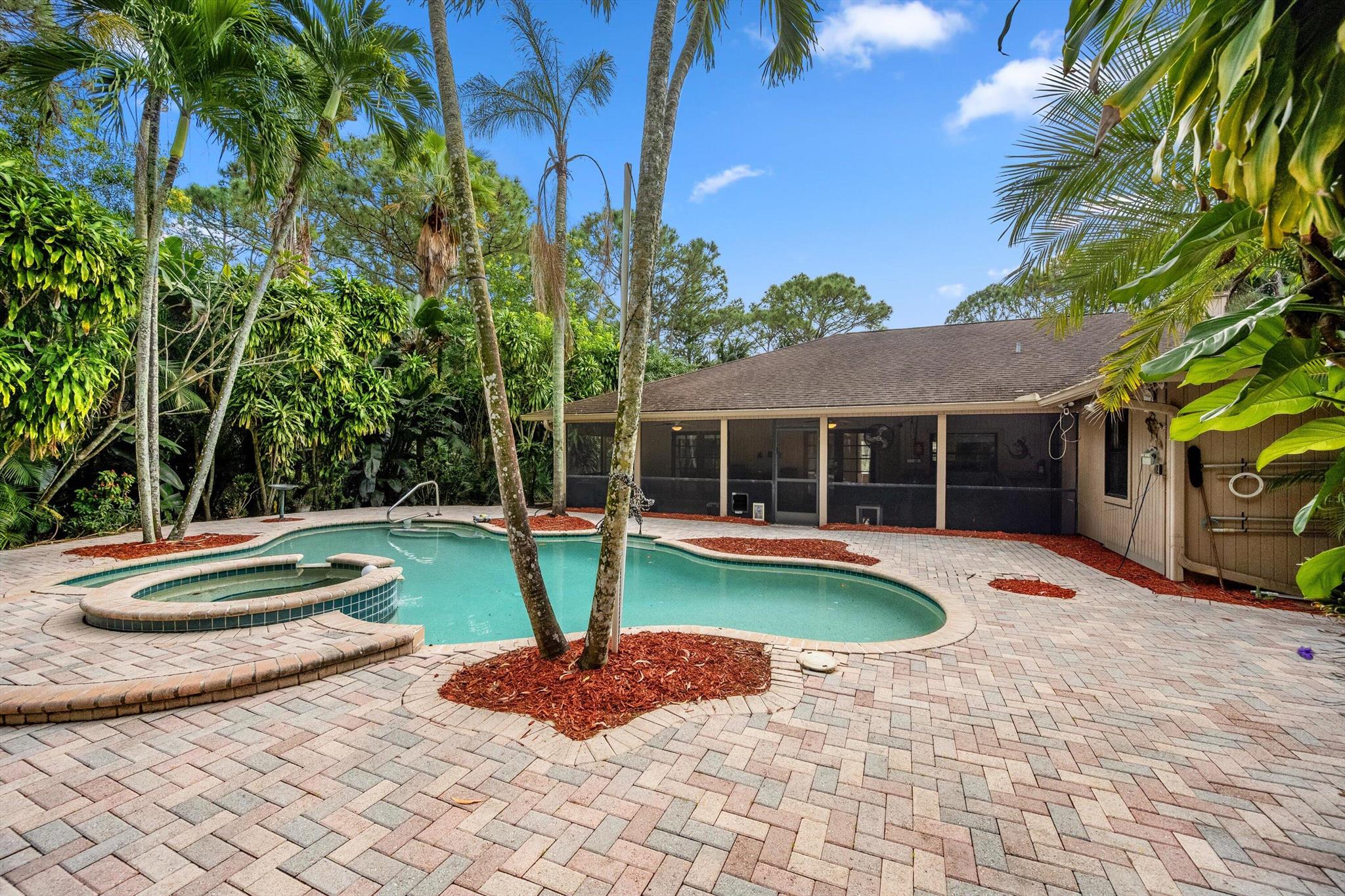 Palm Beach Country Estate - Residential