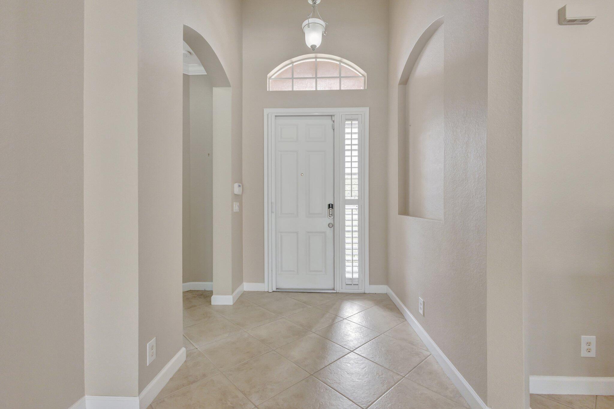 303 NW Cheshire Lane