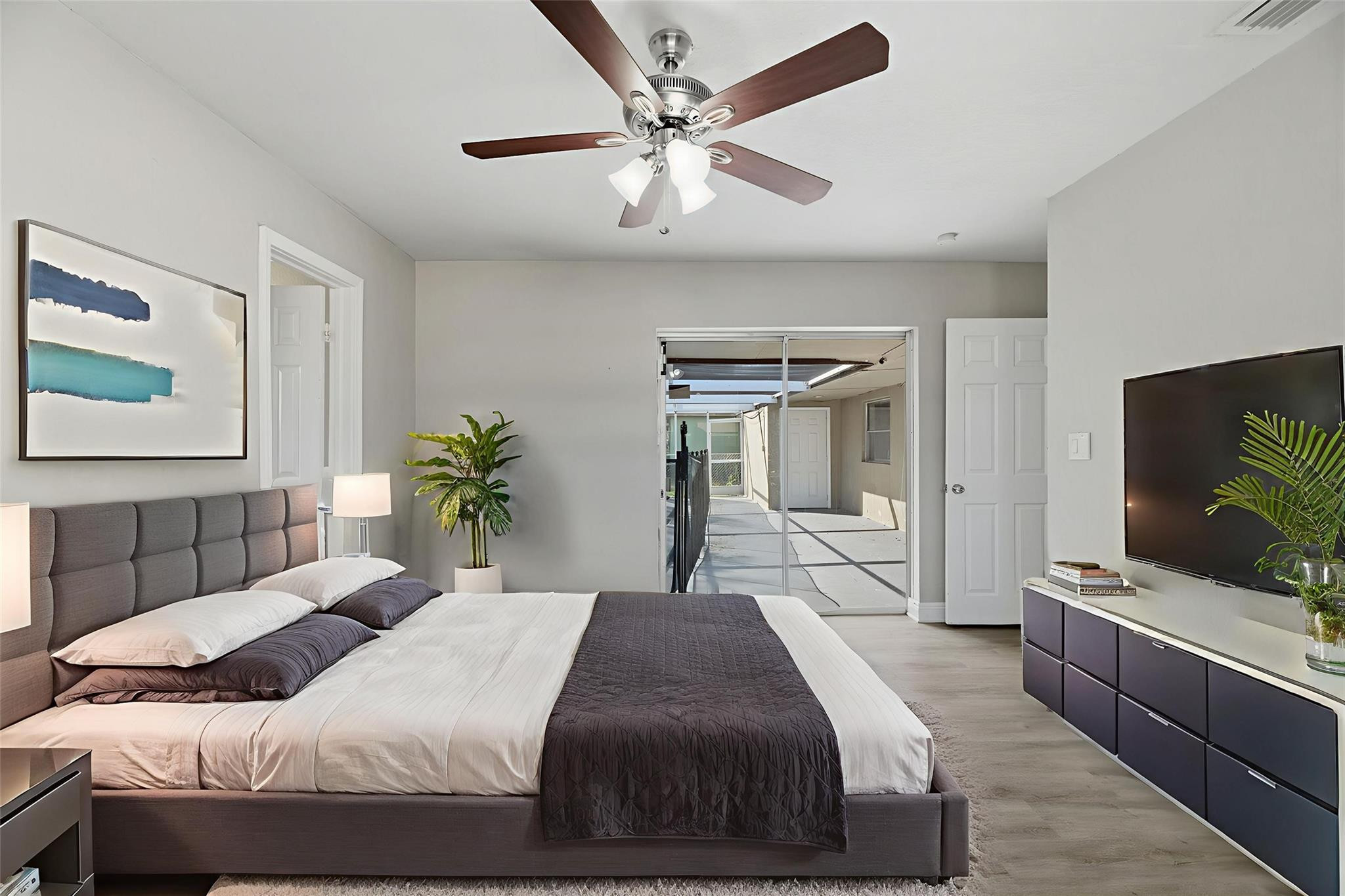 7560 Venetian Street