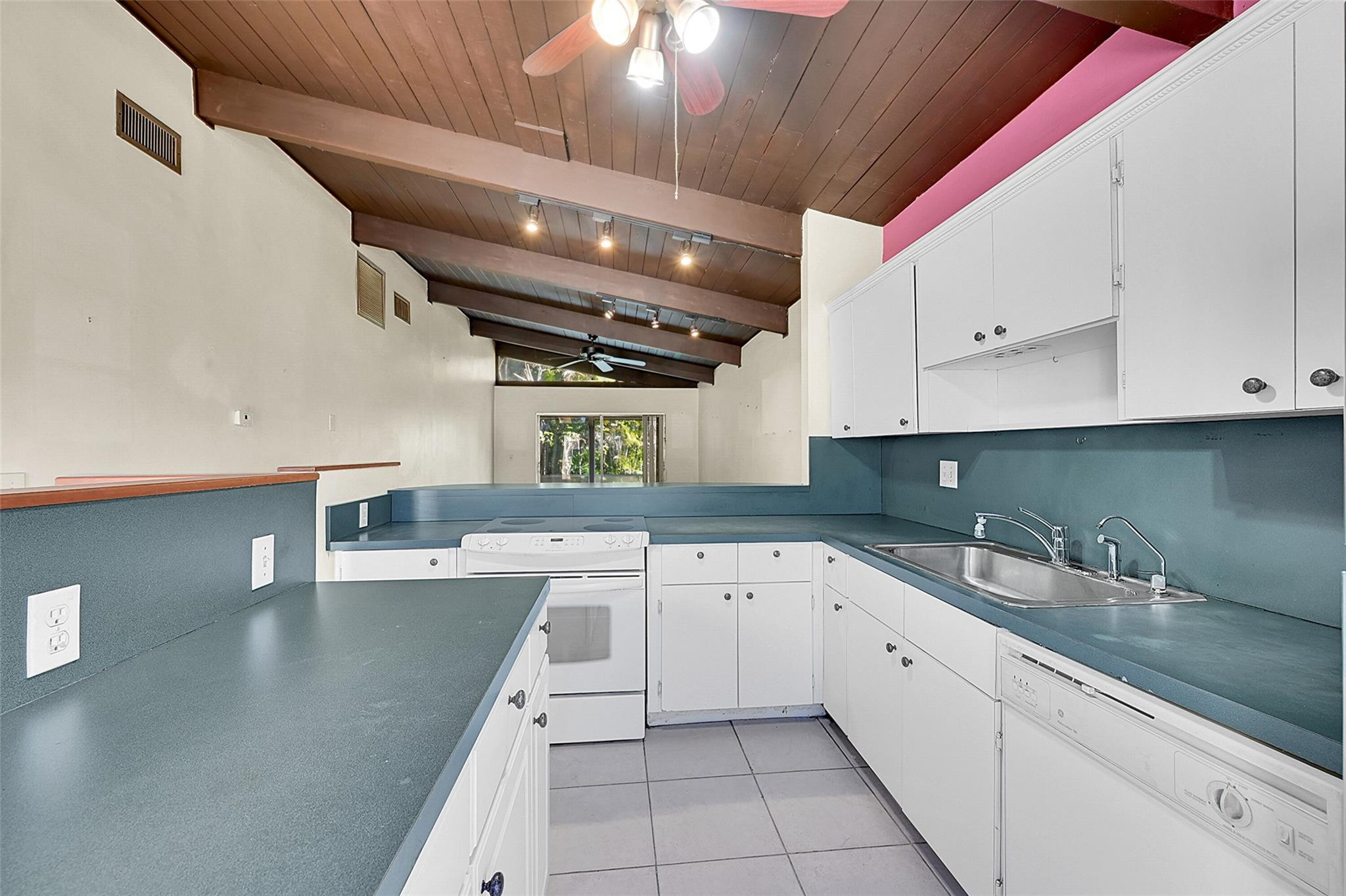 VILLAS AT CARRIAGE HILLS - Residential