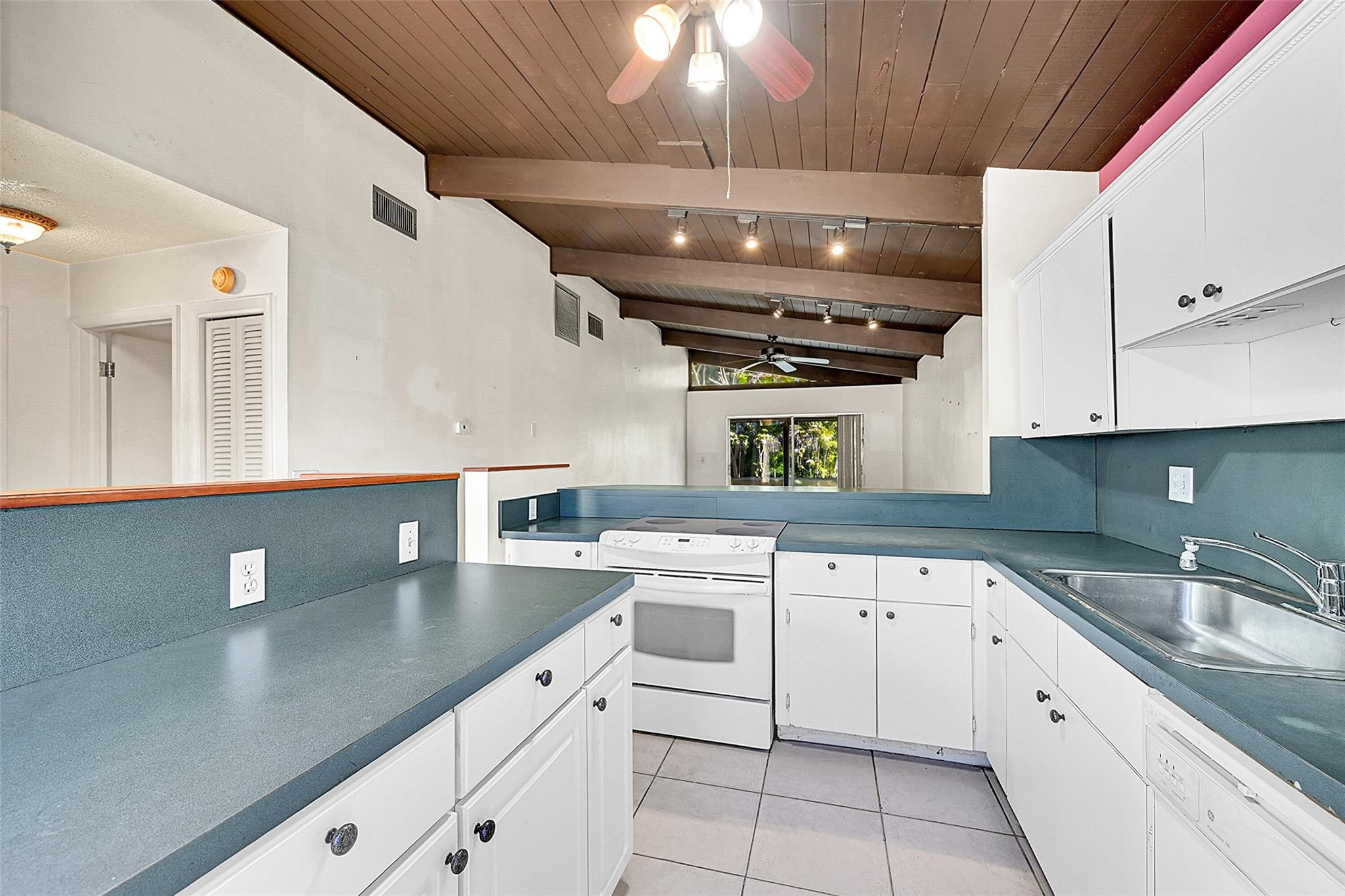 VILLAS AT CARRIAGE HILLS - Residential