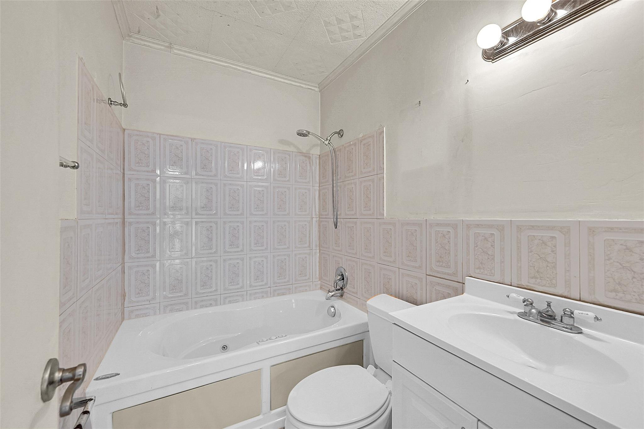 VILLAS AT CARRIAGE HILLS - Residential