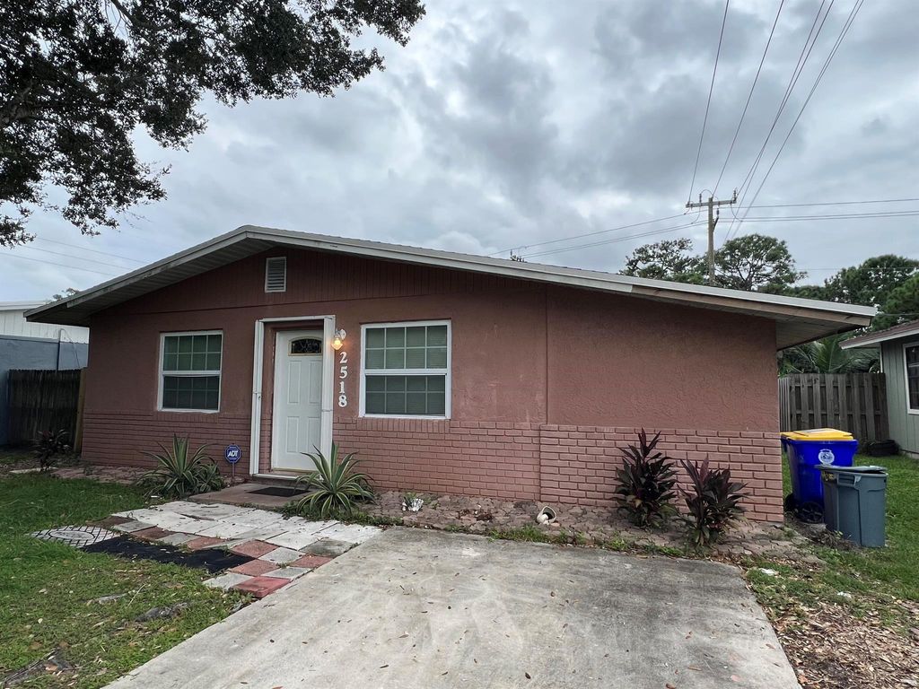 Photo of 2518 SE Harrison Street, Stuart, FL 34997 (MLS # R11010057)