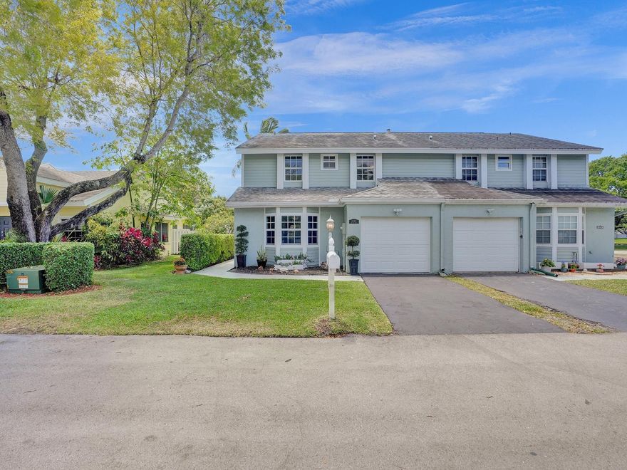 Stunning 3 BED 2.5 BATH + Den/4th bedroom + Garage home in highly coveted Scarborough Community! Close to 595 & major highways. Recently renovated open concept. Kitchen boasts modern features including Omega custom cabinets, quartz countertops, dual wall ovens, large cooktop, in-sink island, built-in wine fridge, new refrigerator & dishwasher, office/bonus room, and ample storage throughout. 3 large bedrooms, master has dual walk-in closets and beautiful new ensuite. Laundry upstairs with new washer. All impact windows/doors, screened patio. Enjoy outdoor dining and living areas, large fenced yard and lake views. Low HOA fee covers lawn maintenance and exterior painting. Walk to community pool, clubhouse, basketball, and tennis courts. A-rated schools. Must see home, packed with features.