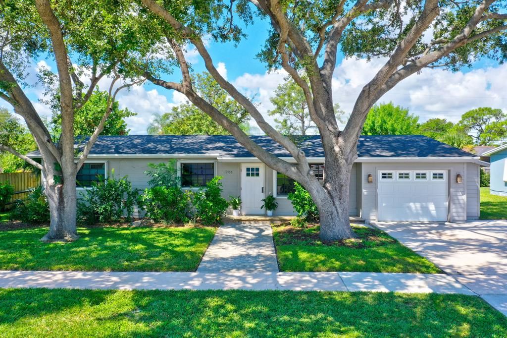 Photo of 19166 SE Mayo Drive, Jupiter, FL 33469 (MLS # R10744905)