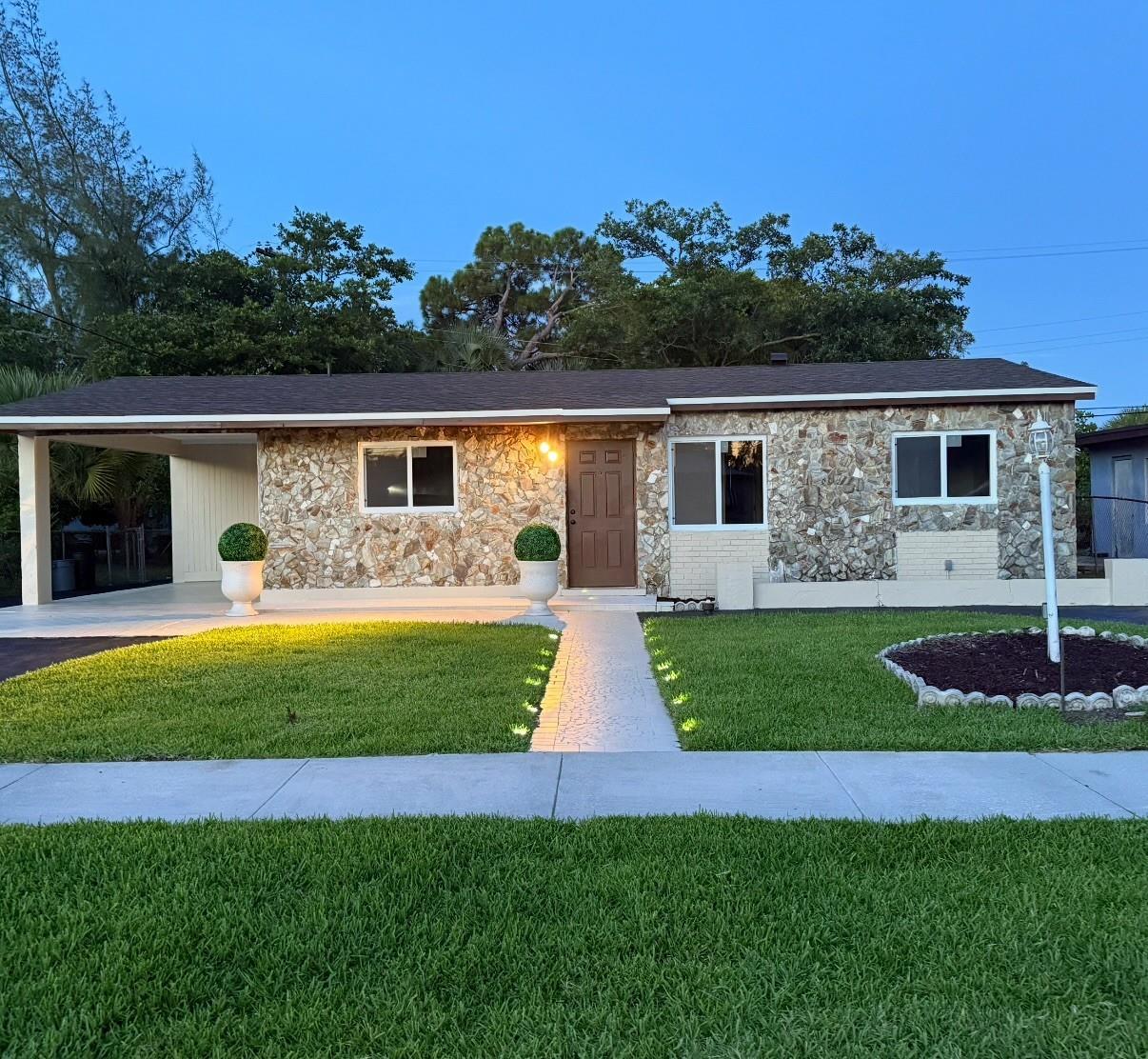 1070 NW 25th Way, Fort Lauderdale, FL, 33311/$419,900 3 1070 NW 25th Way