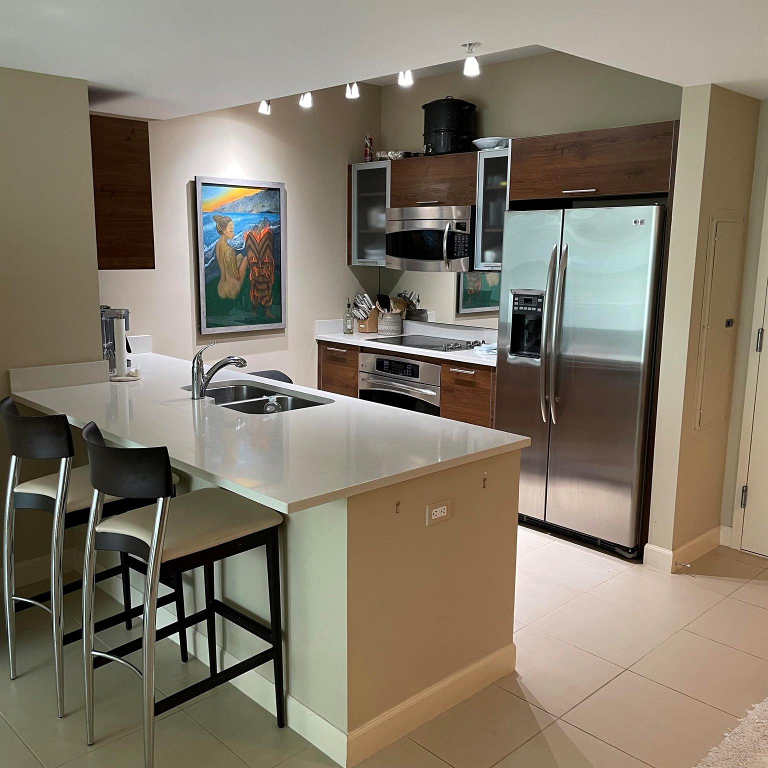 Modern furnished 2 Bed 2 Bath in the heart of Downtown WPB has everything you need to unpack your suitcase and enjoy. As a split floorplan, this 8th-floor apartment is perfect for those wanting a space separate from the living area. The primary suite boasts a King bed, and the second room has a queen bed. Both have ample closet space built out by California Closet. Also included: full-size washer/dryer, & ceiling fans throughout. This convenient location provides walkability to City Place, Palm Beach, & Clematis Street. City Palms offers a unique living style with a resort-style lap pool. The condo is available annually or seasonally ASAP