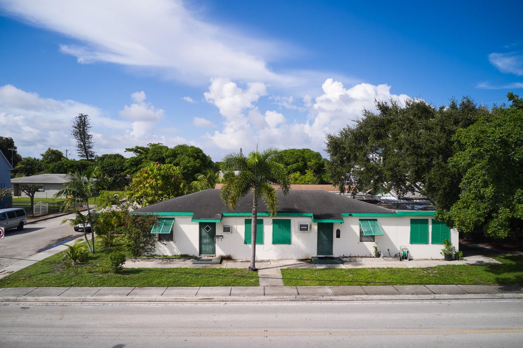 Photo of 1114 7th Avenue N, Lake Worth Beach, FL 33460 (MLS # B26078922)