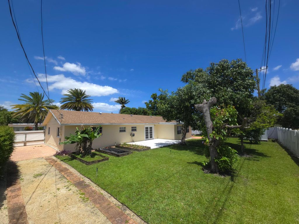 Photo of 4554 Franwood Drive, Delray Beach, FL 33445 (MLS # B26018935)