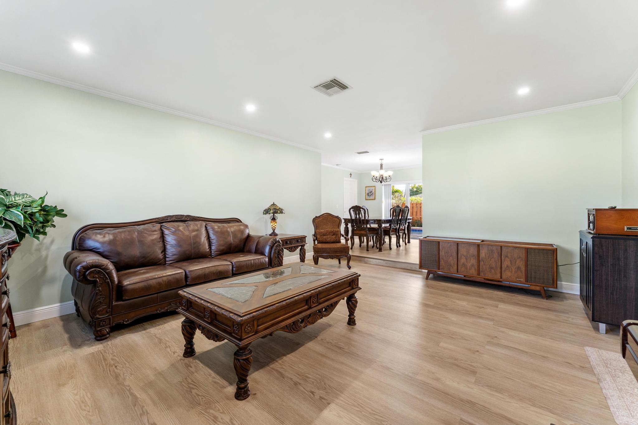 LAKE CLARKE ISLE IN - Residential