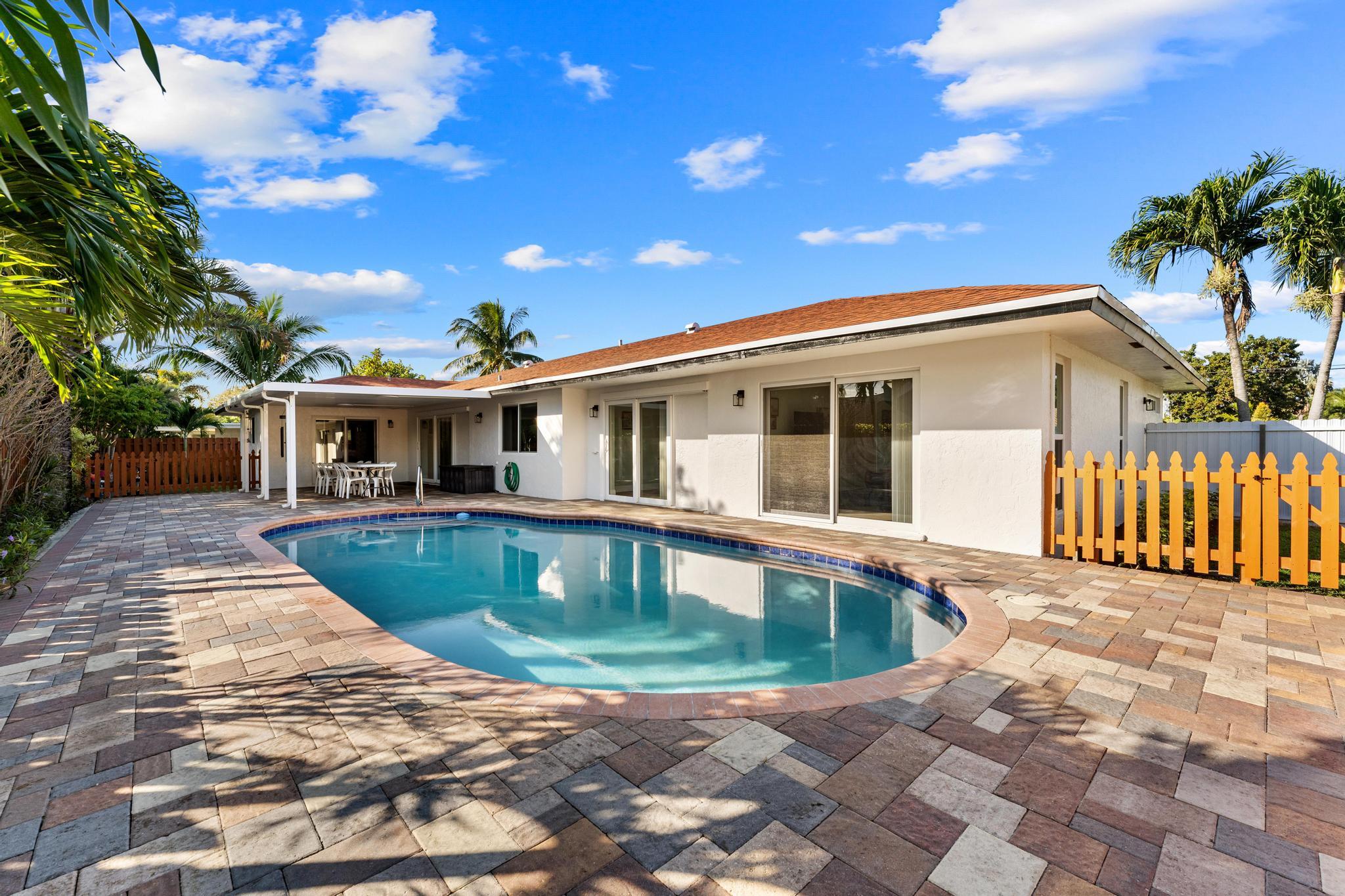 LAKE CLARKE ISLE IN - Residential