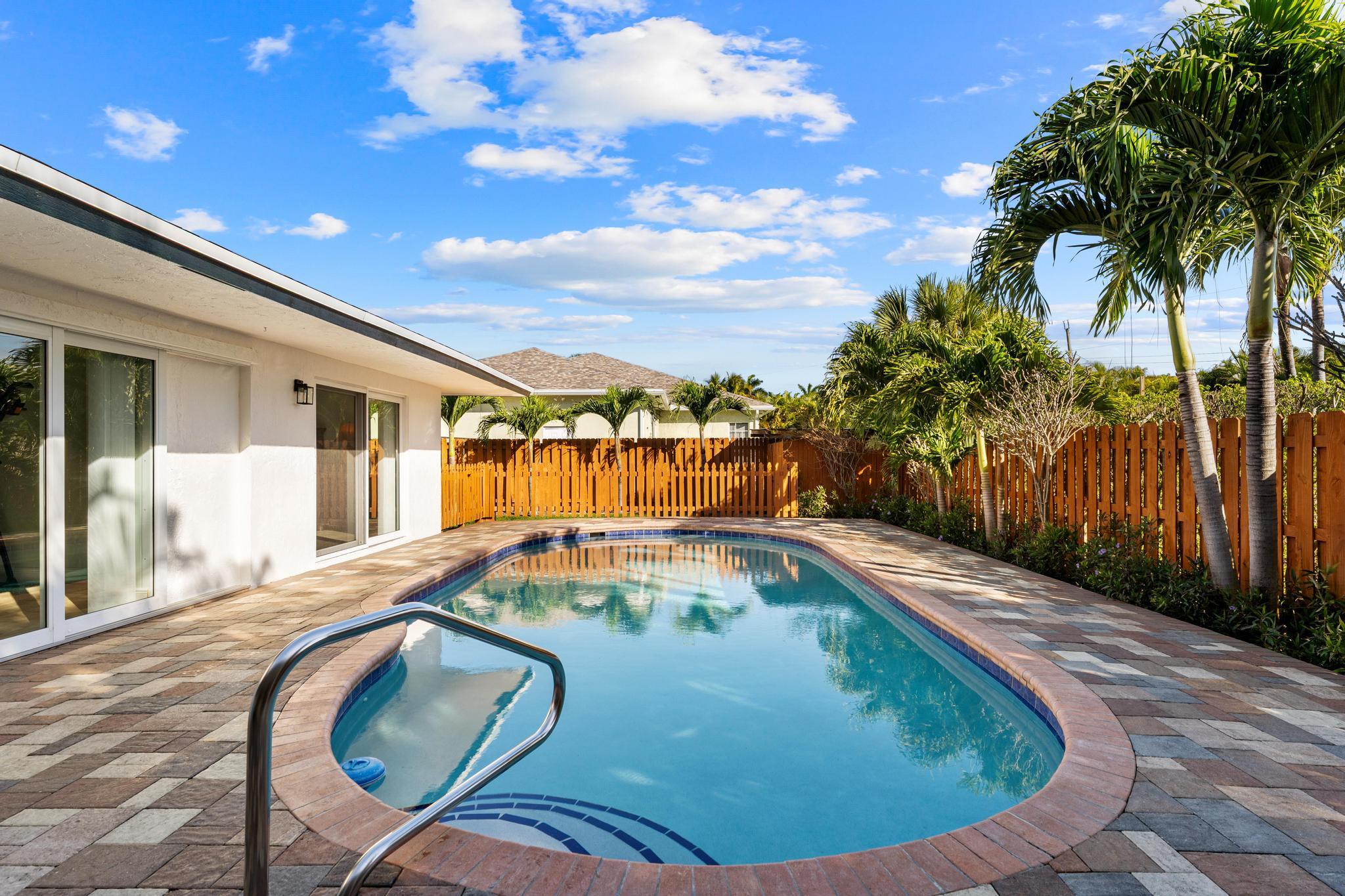 LAKE CLARKE ISLE IN - Residential